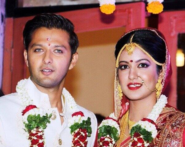 বিয়ে হয় মুম্বইয়ের ইসকন মন্দিরে। ঈশিতার পরণে ছিল পুরোপুরি বাঙালি সাজ। ছোট অনুষ্ঠানে নিমন্ত্রিত ছিলেন কাজল, অজয় দেবগণ, সস্ত্রীক ববি দেওল প্রমুখ। 