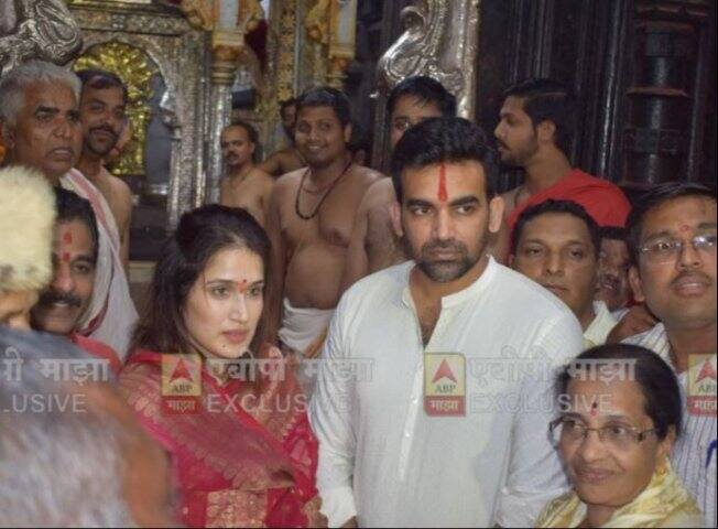 দেখুন তাঁদের আরও ছবি। 