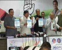 কৃষিঋণ মকুব, পটেল সংরক্ষণ, মেয়েদের নিখরচায় পড়াশোনার প্রতিশ্রুতি গুজরাতে কংগ্রেসের ইস্তাহারে