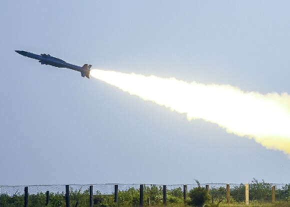 Akash missile testfired successfully ‘আকাশ’ ক্ষেপণাস্ত্রের সফল পরীক্ষামূলক উৎক্ষেপণ ভারতের