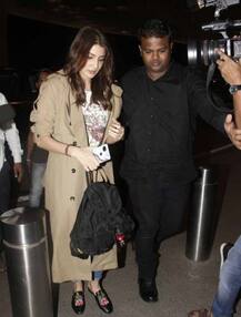 সামনেই বিরুষ্কার বিয়ে? জল্পনার মাঝেই কৌতূহল বাড়িয়ে সপরিবারে ইতালি উড়ে গেলেন অনুষ্কা