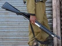 ভিসা, পাসপোর্টের নিয়মবিধি ভেঙে পেলেটে জখমদের ছবি তোলায় কাশ্মীরে গ্রেফতার ফরাসি সাংবাদিক