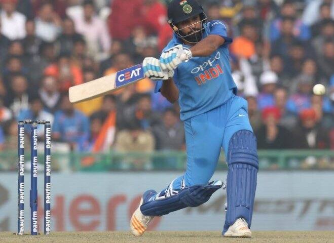 ডিভিলিয়ার্সের ২০১৫-র ছক্কার রেকর্ড ভেঙে দিলেন রোহিত Rohit Sharma Demolishes This AB de Villiers Record Set In 2015 ডিভিলিয়ার্সের ২০১৫-র ছক্কার রেকর্ড ভেঙে দিলেন রোহিত