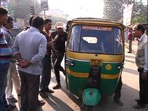 সিঁথির মোড়-কামারহাটি রুটে বন্ধ অটো, সমস্যায় যাত্রীরা