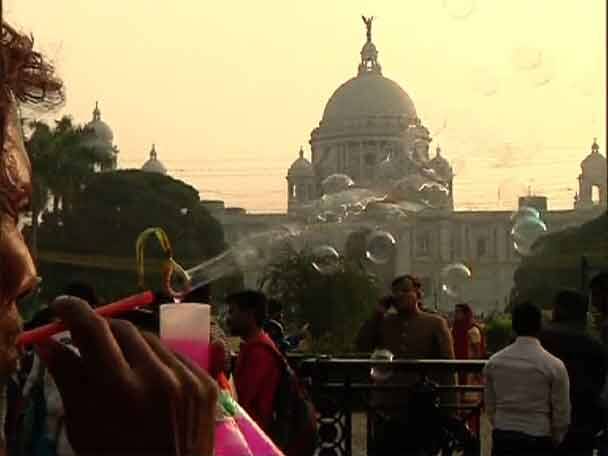 চিড়িয়াখানা এবং ভিক্টোরিয়াতেও ভিড় সামলাতে মোতায়েন করা হচ্ছে বিশাল সংখ্যক পুলিশ বাহিনী।