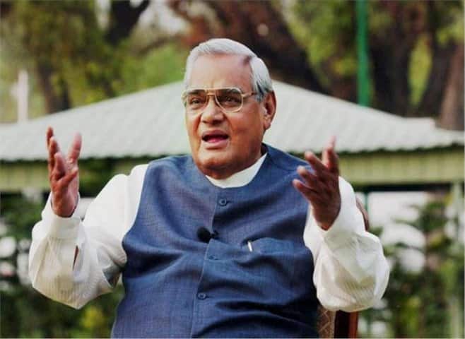 Vajpayee turns 93, VP, PM wish him বাজপেয়ীর ৯৩-এর জন্মদিনে উত্তরপ্রদেশ সরকারের উপহার, মুক্তি ৯৩ কারাবন্দিকে