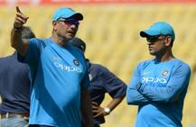 ৩৬-এও ২৬-এর খেলোয়াড়দের হারিয়ে দিতে পারে ধোনি, সমালোচকদের একহাত শাস্ত্রীর