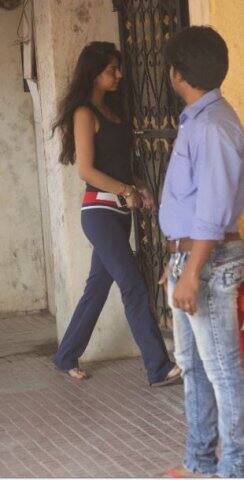 প্রশ্নটি গুরুত্ব পাচ্ছে এই কারণে যে-- এর আগে সেফ আলির কন্যা সারা এবং শ্রীদেবীর কন্যা জাহ্নবীকেও একইভাবে জিমে আসতে দেখা যেত। এখন দুজনই অভিনয়ের জগতে প্রবেশ করেছেন।