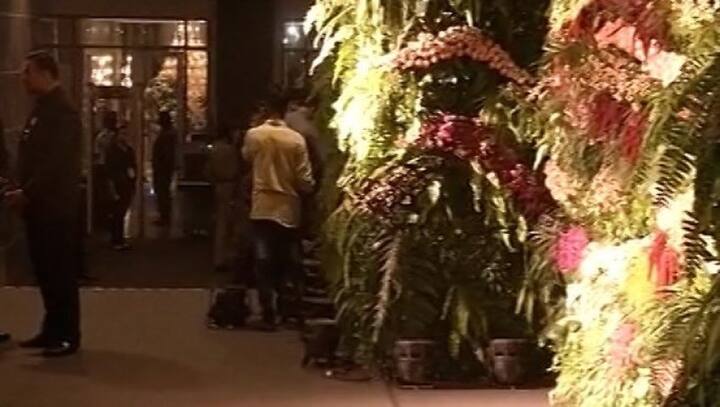 বসানো হয়েছে সুদৃশ্য গেট।