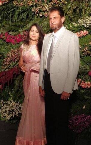 পৌঁছন প্রাক্তন ক্রিকেটার তথা জাতীয় দলের প্রাক্তন প্রধান নির্বাচক সস্ত্রীক সন্দীপ পাতিল।