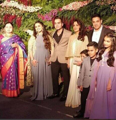 উপস্থিত পরিবারের সদস্যরা।