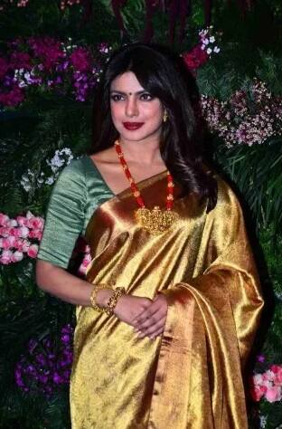 এর আগে দিল্লিতেও একদফা রিসেপশনের আয়োজন করেছিলেন বিরুষ্কা। সেখানে হাজির ছিলেন প্রধানমন্ত্রী নরেন্দ্র মোদী