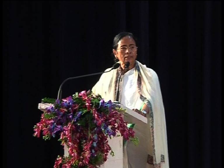 Without naming, Mamata Banerjee attacks BJP over history deformation ইতিহাসকে বিকৃত করার প্রবণতা দেখা যাচ্ছে, নাম না করে বিজেপিকে নিশানা মুখ্যমন্ত্রীর