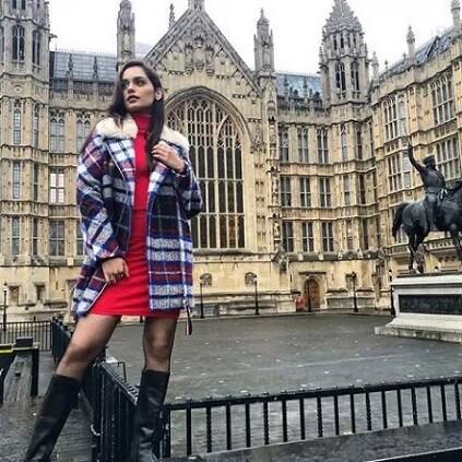 মানুষীর আগে ২০০০ সালে মিস ওয়ার্ল্ড হয়েছিলেন প্রিয়ঙ্কা চোপড়া