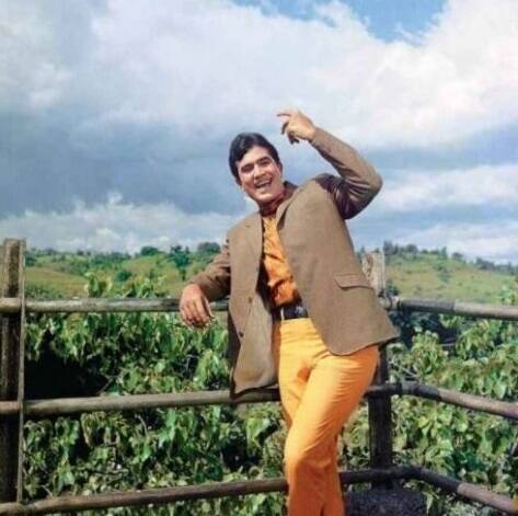 ১৯৪২ সালের ২৯ ডিসেম্বর অমৃতসরে জন্ম হয় এই অভিনেতার