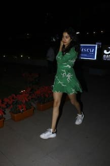 শাহিদ কপূরের ভাই ঈশানের সঙ্গে ডিনার ডেটে শ্রীদেবীর মেয়ে জাহ্নবী