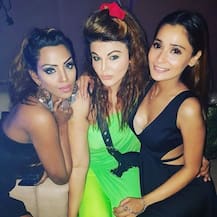 ছবিতে দেখুন-বর্ষবরণের আনন্দে মাতলেন রাখী সাবন্ত, সানা খান