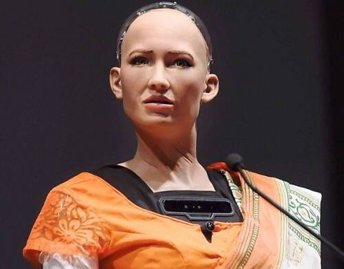 World’s first robot citizen makes India debut at IIT-Bombay জানেন, বিশ্বের প্রথম রোবট নাগরিক কোন দেশের? তার নাম কী?