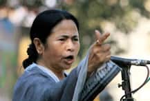 কেন্দ্র অসম থেকে বাঙালিদের তাড়ানোর চক্রান্ত করছে, অভিযোগ মমতার, এনআরসি-তে নামহীনদের বিষয়টি মানবিকতার সঙ্গে বিবেচনা করুক কেন্দ্র, বললেন সোনোয়াল