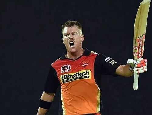 সানরাইজার্স হায়দরাবাদের ডেভিড ওয়ার্নার ১২ কোটি ও ভুবনেশ্বর কুমার সাড়ে আট কোটি টাকা পাচ্ছেন