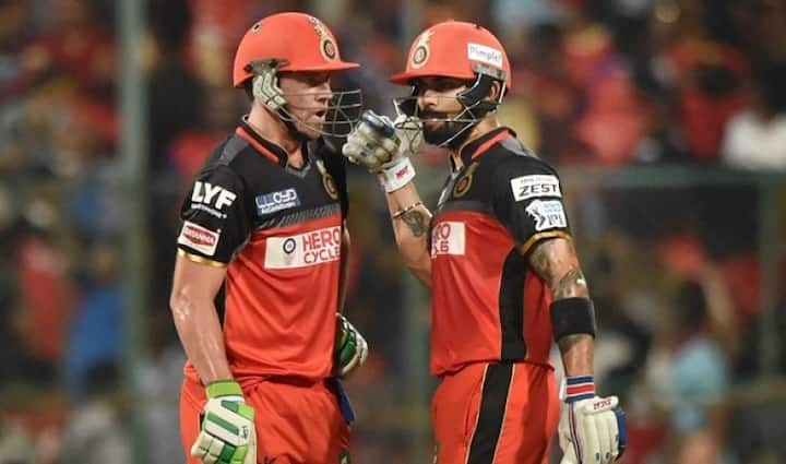 আইপিএলের একাদশ মরশুম শুরু হল রিটেনশন পলিসির মাধ্যমে। টুর্নামেন্টে ফিরে আসা দল চেন্নাই সুপারকিংস প্রাক্তন অধিনায়ক মহেন্দ্র সিংহ ধোনির ওপরই আস্থা রাখল। আরসিবি বিরাট কোহলিকে এবং মুম্বই ইন্ডিয়ান্স রোহিত শর্মাকে মোটা অঙ্কে রেখে দিয়েছে। 