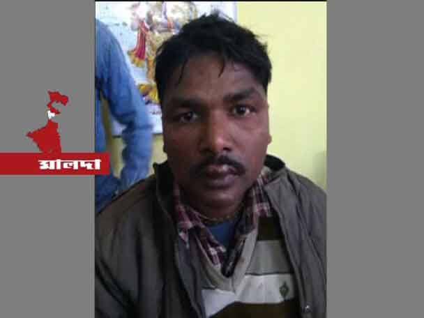 4.62 lakh worth of fake 2000 notes seized in Malda, 2 arrested মালদায় উদ্ধার ৪.৬২ লক্ষ মূল্যের জাল ২০০০ টাকার নোট, গ্রেফতার ২ পাচারকারী