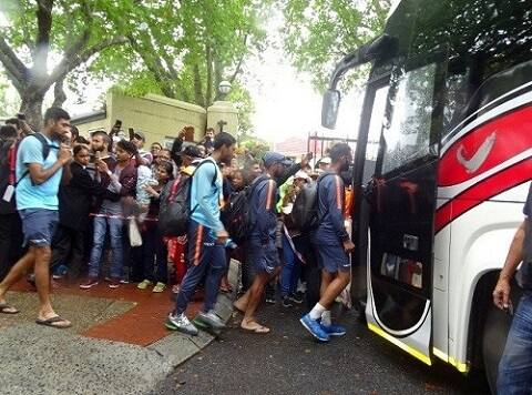 রবিবার মাঠে এসে খেলা শুরু হওয়ার অপেক্ষায় থেকে শেষপর্যন্ত না খেলেই হোটেলে ফিরে যেতে হয় ক্রিকেটারদের