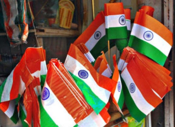 Don’t use national flag made of plastic, says MHA প্লাস্টিকের পতাকা ব্যবহার করবেন না, দেশবাসীকে আর্জি কেন্দ্রের