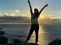 শুধু অনুষ্কাই নন, দক্ষিণ আফ্রিকায় ভারতীয় দলের জন্য গলা ফাটাচ্ছেন আরও এক অভিনেত্রী