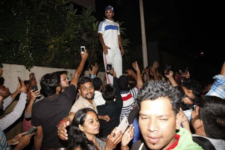 এখানে বলে রাখা প্রয়োজন, রণবীর অভিনীত 'পদ্মাবৎ' ছবি ২৫ জানুয়ারি মুক্তি পাচ্ছে। এই ছবিচতে আলাউদ্দিন খিলজির ভূমিকায় অভিনয় কেরেছেন রণবীর।