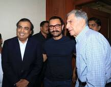 মুম্বইয়ে যখন মুখোমুখি আমিরের প্রাক্তন স্ত্রী রীনা ও বর্তমান কিরণ