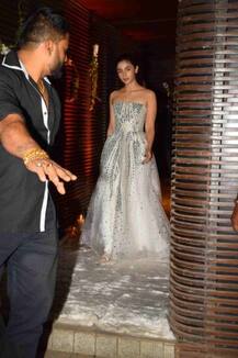 দেখুন! বন্ধুর বিয়েতে প্রায় কনের সাজে আলিয়া