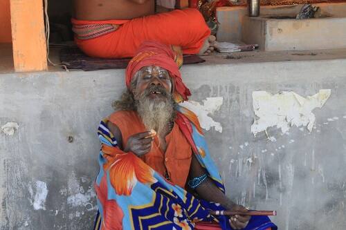 এবারও দেখা মিলেছে অনেক সাধুর