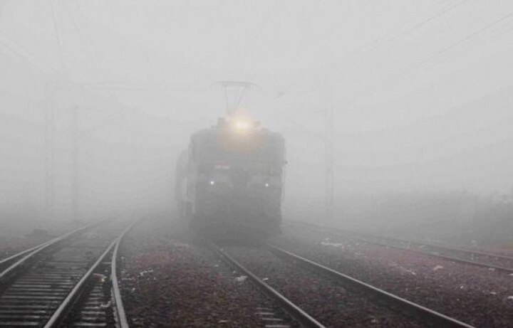 Fog in Kolkata from Monday morning, cold wave in the districts of West Bengal ভোর থেকেই কলকাতায় ঘন কুয়াশা, জেলাগুলিতে ঠান্ডার দাপট অব্যাহত