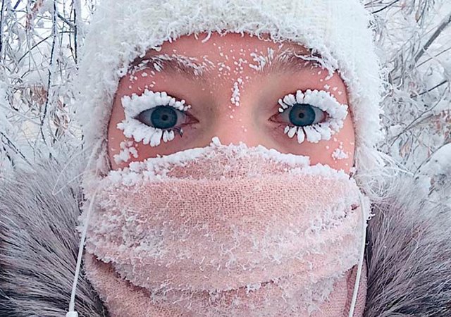 বরফে জমে গিয়েছে চোখের পাতা, সাইবেরিয়ার এই গ্রামে তাপমাত্রা নেমেছে –৬২ ডিগ্রিতে!