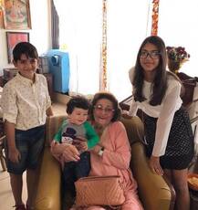 ডিভোর্স হয়ে গিয়েছে বাবা মার, বাবা সঞ্জয়ের সঙ্গে দেখা করল করিশমা কপূরের ২ ছেলেমেয়ে