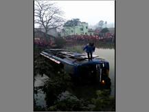 মুর্শিদাবাদে উল্টে গেল বাস, মৃত বেড়ে ৯