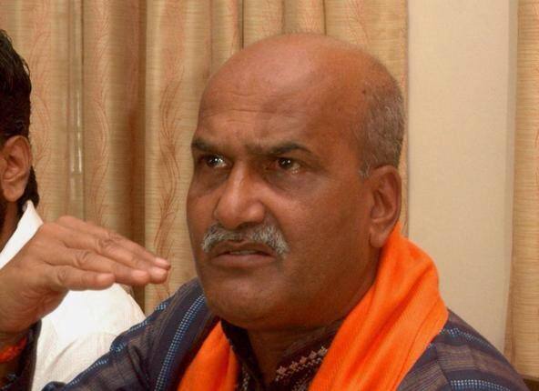 Muthalik's 'dog remark' on Gauri murder case triggers row, Congress guns for Modi নিহত সাংবাদিক গৌরী লঙ্কেশকে 'কুকুর' বললেন শ্রীরাম সেনে প্রধান মুথালিক, এটা মাফ করছেন? মোদীকে কংগ্রেস