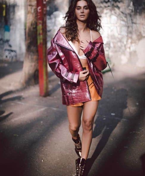  সম্প্রতি, নতুন ফটোশ্যুট করান শিবানী।