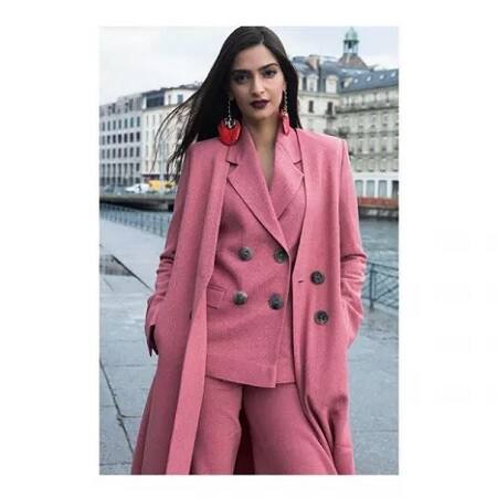 ইনস্টাগ্রামে সোনমের ফলোয়ার সংখ্যা এক কোটিরও বেশি