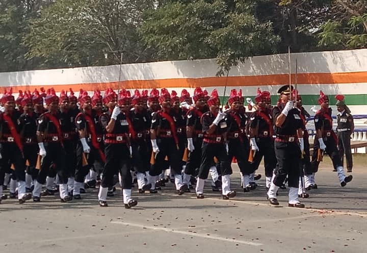 কুচকাওয়াজে মার্চপাস্ট করবেন স্থল, নৌ ও বায়ু সেনার জওয়ানরা।