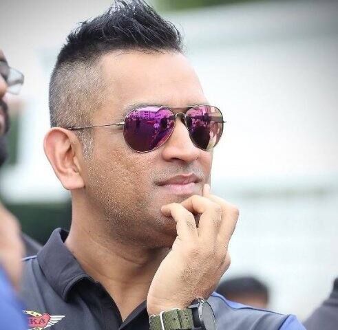 ভারতীয় ক্রিকেটারদের মধ্যে অন্যতম স্টাইলিস খেলোয়াড় মাহি। এবার চুলে নতুন ছাঁট দেখা গেল তাঁর। 