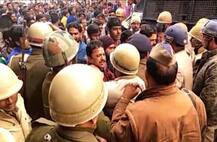 গ্রেফতার ৯, গোষ্ঠী সংঘর্ষে ফের হিংসা কাসগঞ্জে, দোকান, বাসে আগুন