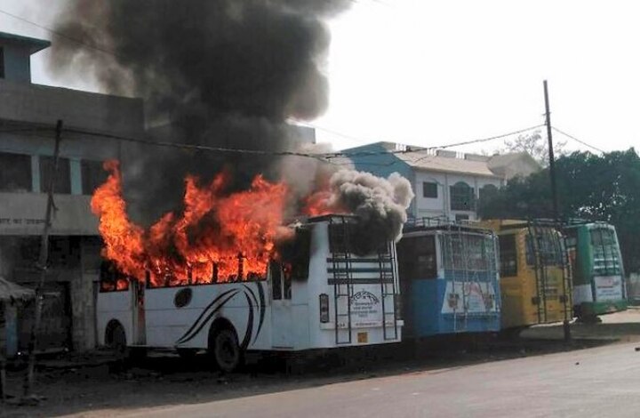 Tiranga Yatra: clashes in Kasganj, internet services stopped কাসগঞ্জে হিংসা অব্যাহত, সকালবেলা দোকানে লাগানো হল আগুন, স্তব্ধ ইন্টারনেট পরিষেবা
