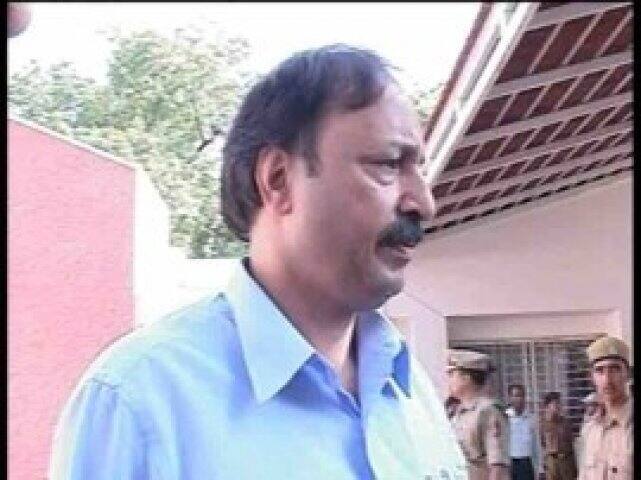 ২৬/১১: কসাব নয়, কারকারেকে মেরেছিল দক্ষিণপন্থী জঙ্গিরা, দাবি পিটিশনে, খারিজ বম্বে হাইকোর্টের 26/11 attack: HC refuses to order probe in Karkare’s death ২৬/১১: কসাব নয়, কারকারেকে মেরেছিল দক্ষিণপন্থী জঙ্গিরা, দাবি পিটিশনে, খারিজ বম্বে হাইকোর্টের