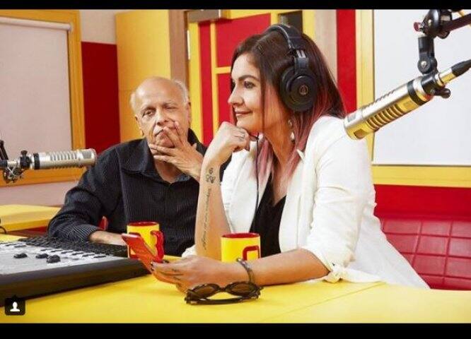 পূজার সবচেয়ে জনপ্রিয় সিনেমাগুলির মধ্যে রয়েছে সড়ক, জুনুন, তড়িপার। 