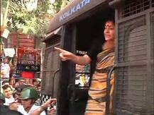 শিলিগুড়িতে ৮ বছরের বালিকাকে ‘ধর্ষণ-খুন’, বিজেপির অবস্থান বিক্ষোভে উত্তপ্ত ধর্মতলা, পুলিশের সঙ্গে ধস্তাধস্তি, গ্রেফতার লকেট, পরে জামিন