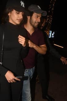 এক মহিলাকে আগলে নিয়ে গেলেন বরুণ ধওয়ান, কে সেই রহস্যময়ী? জানেন