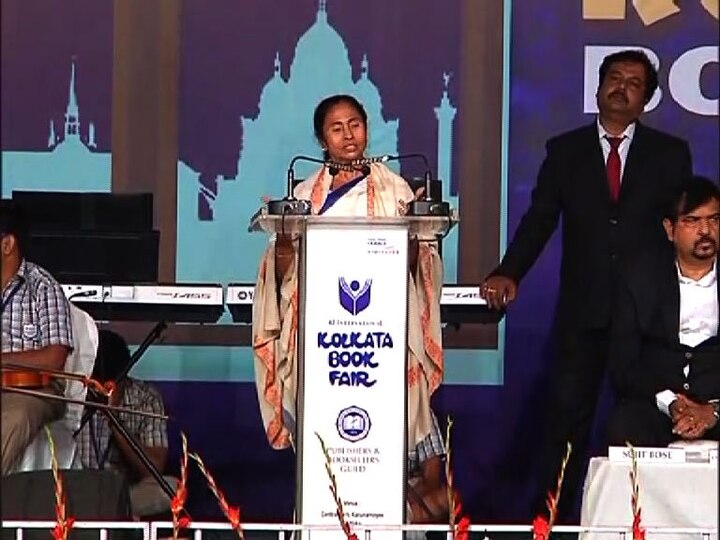 CM Mamata Banerjee inaugurates Kolkata Book Fair উদ্বোধন হল কলকাতা বইমেলার, ইতিহাস ও বিজ্ঞানের বিকৃতি রুখতে সাহিত্যিকদের আহ্বান মুখ্যমন্ত্রীর