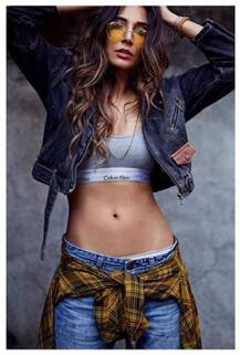 টপলেস ফটোশ্যুটে হইচই ফেলে দিয়েছেন এই অভিনেত্রী...কে ইনি?